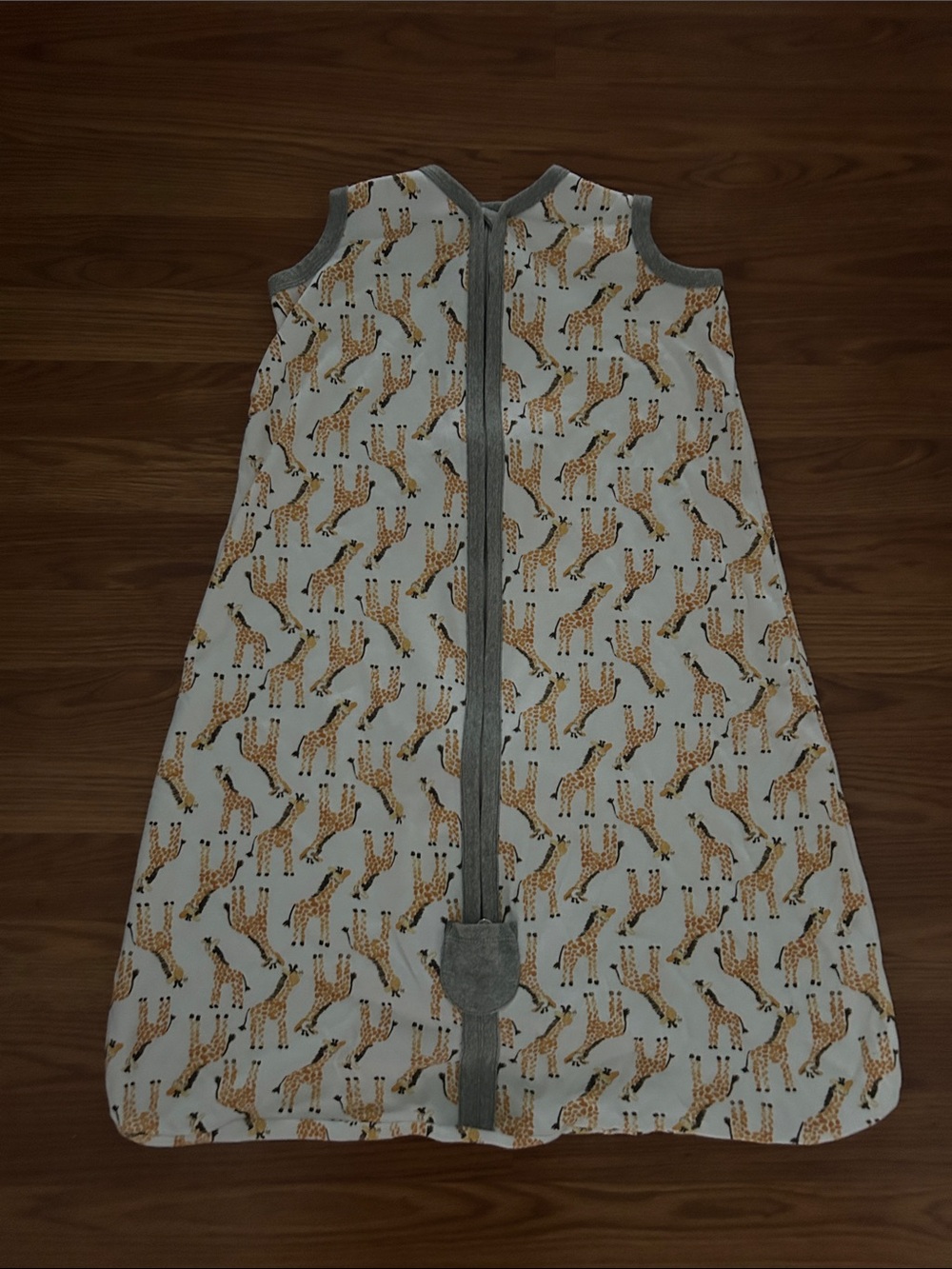 Burt's Bees Baby Giraffe Print Sleeveless Sleep Sack in White and Gray Trim